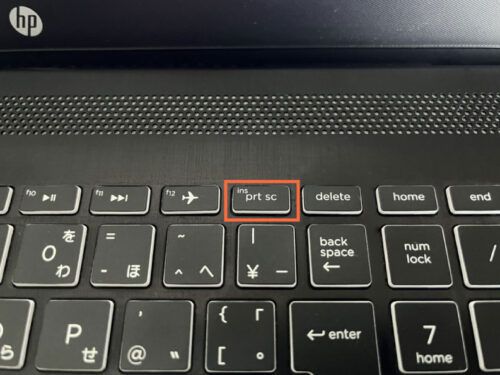 キーボードのプリントスクリーンボタンの位置を示す画像