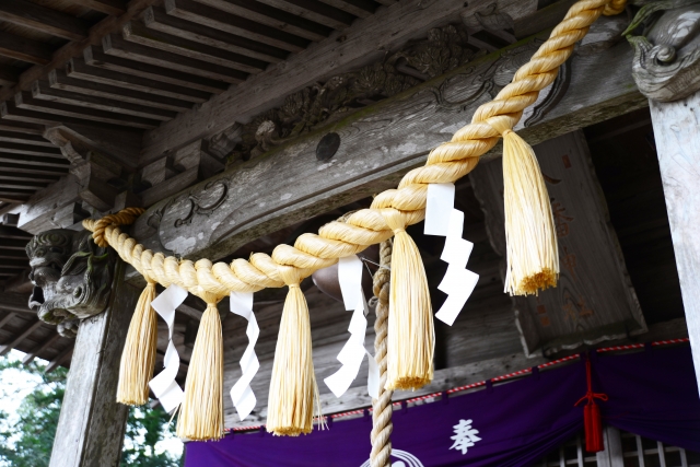 神社のしめ縄の画像